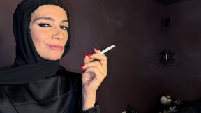 Arab MILF Smoking in Secret - Hijab Fetish - MILF Smoking Fetish