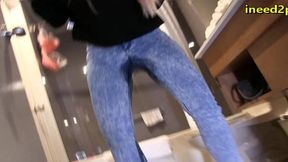 vicki vixxx reads omorashi story pissing her jeans