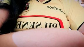 ¡diablos! mi cachonda madrastra teen colegiada tetona me da tremenda mamada a mi polla y terminamos teniendo sexo casual entre madrastra e hijastro, sexo real casero amateur.