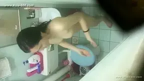 peeping chinese Chicks bathing.16_2