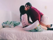 Guerra de almohadas lesbica, te vas a calentar🔥🔥