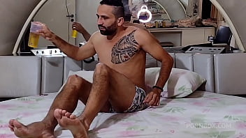 Chamei a Fernanda chocolatte pra tomar uma fizemos sexo gostoso gozei encima da bunda dela escorreu tudo na bunda dela , Joseph