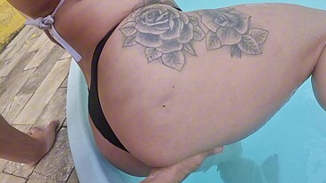 Na piscina não tem como não pagar um boquete