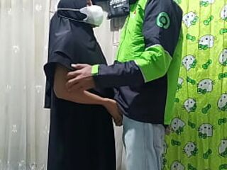 Prank ordering Gojek and inviting you to fuck at home