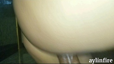 Parte 2 ,taxista folla a la esposa del cliente, su coño es apretado y él tiene una gran corrida adentro de su pussy