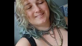 Je vais ouvrir un colis un peu sp&eacute_cial en live, tu viens me voir ?