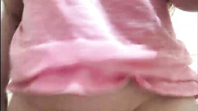 Watch how a girl pees. LISTEN ;)