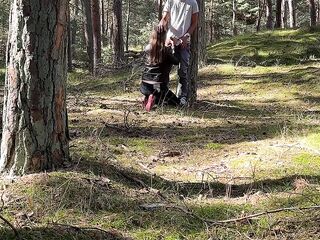 Extrem riskanter Rimjob! Geiler Rimjob im Wald endet mit einem Ejaculation auf dem Bett!