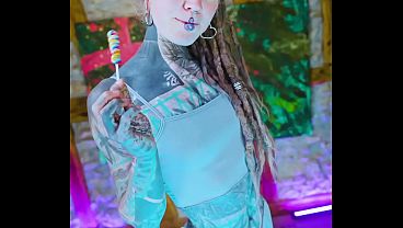 Do you want to know what I can do with my tongue split ? Subscribe to my page and find out NOW !