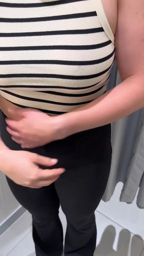 Curious exhibitionist flashes in changing room