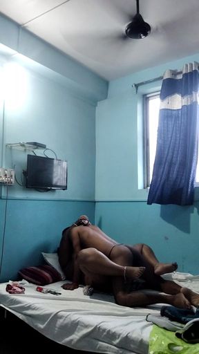 Sejal bhabhi apne pati ke sath hotel room me hard-core chudai kiya