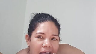 Suihinotto, runkkaus – kypsä latino lutka naidaan ja saa sotkuisen anaalicreampie