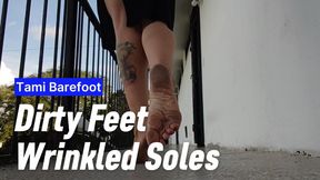 Very dirty and wrinkled soles on small feet (4)