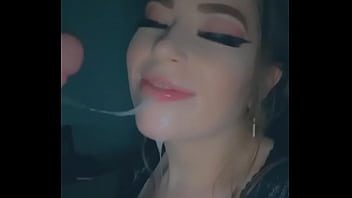 Swallowing a big cumshot after giving sloppy head