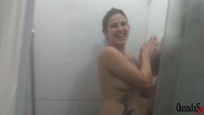 apos fuder juccy joplin inventam de brincar no banho com dogaloy e sao surpreendidos por julia cataucha
