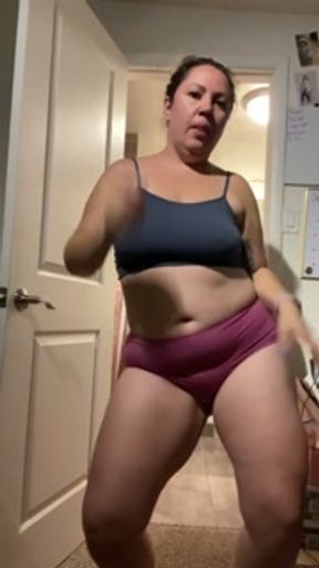 Amateur wifey shakes it for you