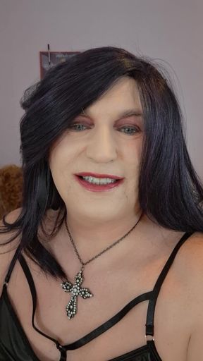 I love to do BDSM with woman, I love when they hurt and use me!