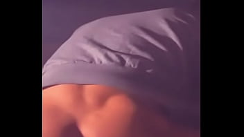 Atraganto a mi cu&ntilde_ado curioso con mi polla depsues d eunos tragos