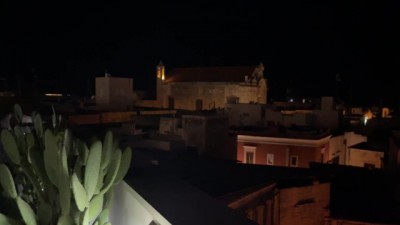 Riesiger Hintern beim Nacht-Doggy auf italienischer Terrasse hardcore durchgenommen