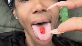 Ebony Giantess Devours 3 Gummy Preys in Bed: Solo gummy & Couple gummy Slow Vore