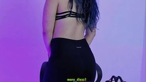 Te hago venir con un JOI y desnudandome