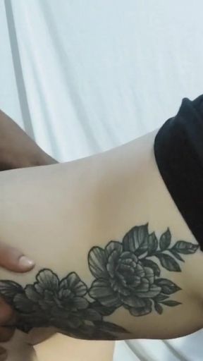 Thrilling moment from &quot;I spy on my roommate while she works out&quot;