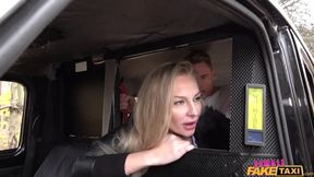 Married MILF cheats on her husband in a taxi