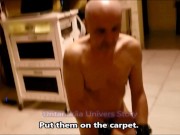 VOST engl - Cet inférieur nu et chaste sent les chaussures.