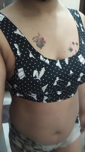 Indian Bhabhi ka Full Nude Bathing Video