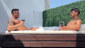 tomando banho de banheira com o rico marlon e terminei sendo enrrabado por ele.