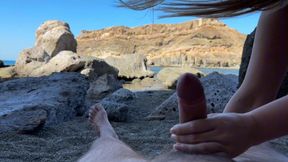 Girl saw jerking off stranger on the public beach and decided to help him to cum Sex video