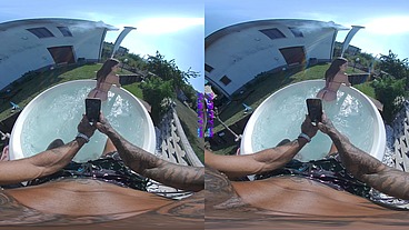Orgasm in the jacuzzi