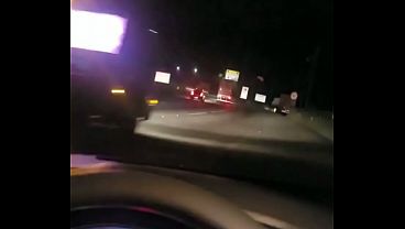 Fudeu com UBER sem camisinha volta para casa do corno manso - Professora casada, cheia de fogo na buceta, fica molhada com o uber e fode na rua mesmo traindo o marido corno.