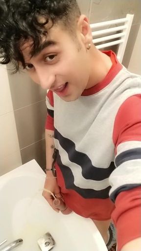 Lazy to Go to the Toilet, so I Piss to the Sink