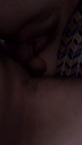 我發現自己是我的女朋友的最好的朋友，我們最終在我家做愛 Wǒ fāxiàn zìjǐ shì wǒ de nǚ péngyǒu de zuì hǎo de péngyǒu, wǒmen zuìzhōn