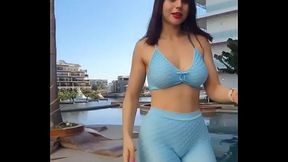 Mami Mexicana mostrando sus curvas