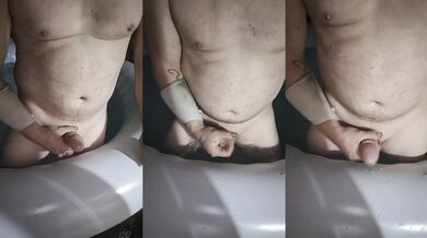 Fat dick throbbing in the bubble bath runker
