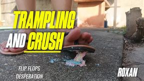 Crushing and trampling gum bomb with short flip flops (3)