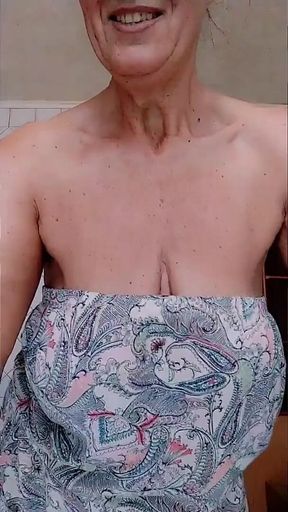 Hot Housewife Without Clothes