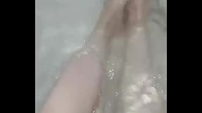 GretaLa - col pancione in vasca