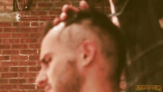 Bez zabezpieczenia, fisting, mężczyzna – gejowskie dziwki dostają pięścią w tyłek