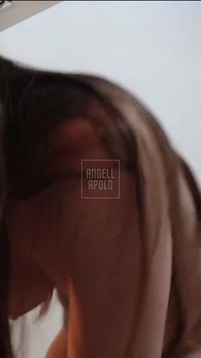 Blonde Big Ass Dancing in the Room on Live