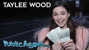 Public Sex Kurvige Studentin mit natürlichem Körper mit großen natürlichen Brüsten Ficken im Freien