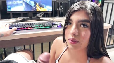 I insisted to my stepbrother that we make food and he preferred to eat my vagina / Juli Rouse & Danner Mendez