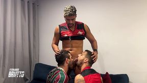 flamenguistas metem pica no tricolor! futebol virou putaria.