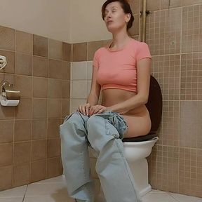 She Peed and Wiped Her Wet, Hairy Pussy