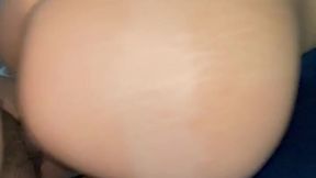 El mejor culo que me he follado me da sentones y termina en creampie