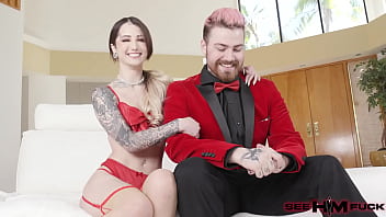 Grimy Stud Logan Xander gets Some Foot-Licking From Val Steele!