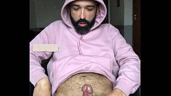 Gozada farta do macho peludinho no frio