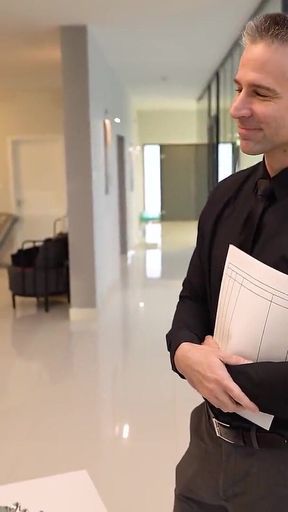 Stacy Bloom Means Business